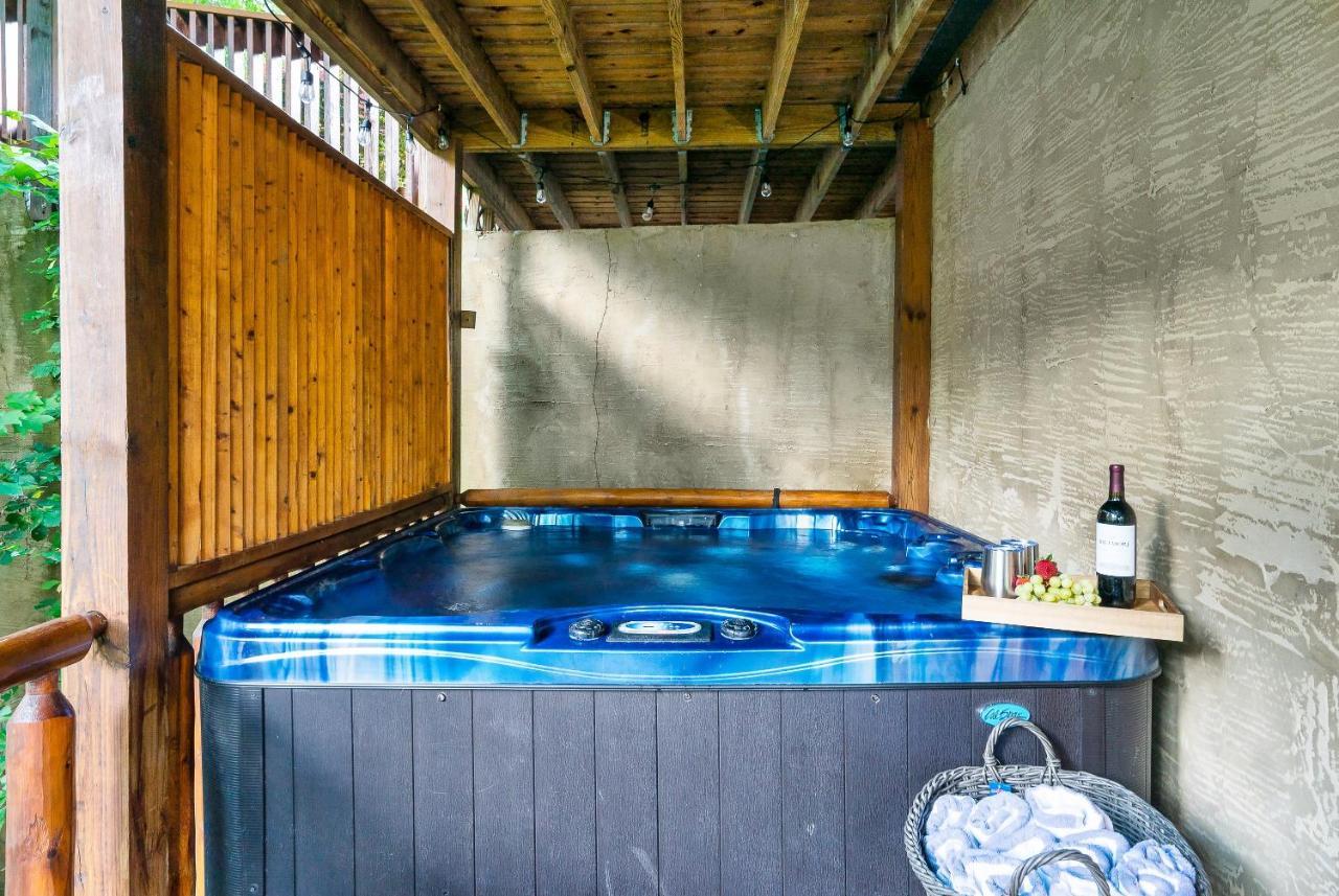 Summer Sale! Pool, Sauna, View, Hottub, Game Sevierville Luaran gambar