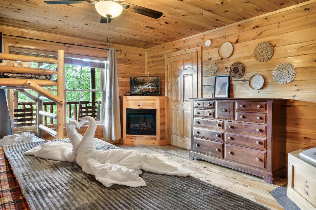 Summer Sale! Pool, Sauna, View, Hottub, Game Sevierville Luaran gambar