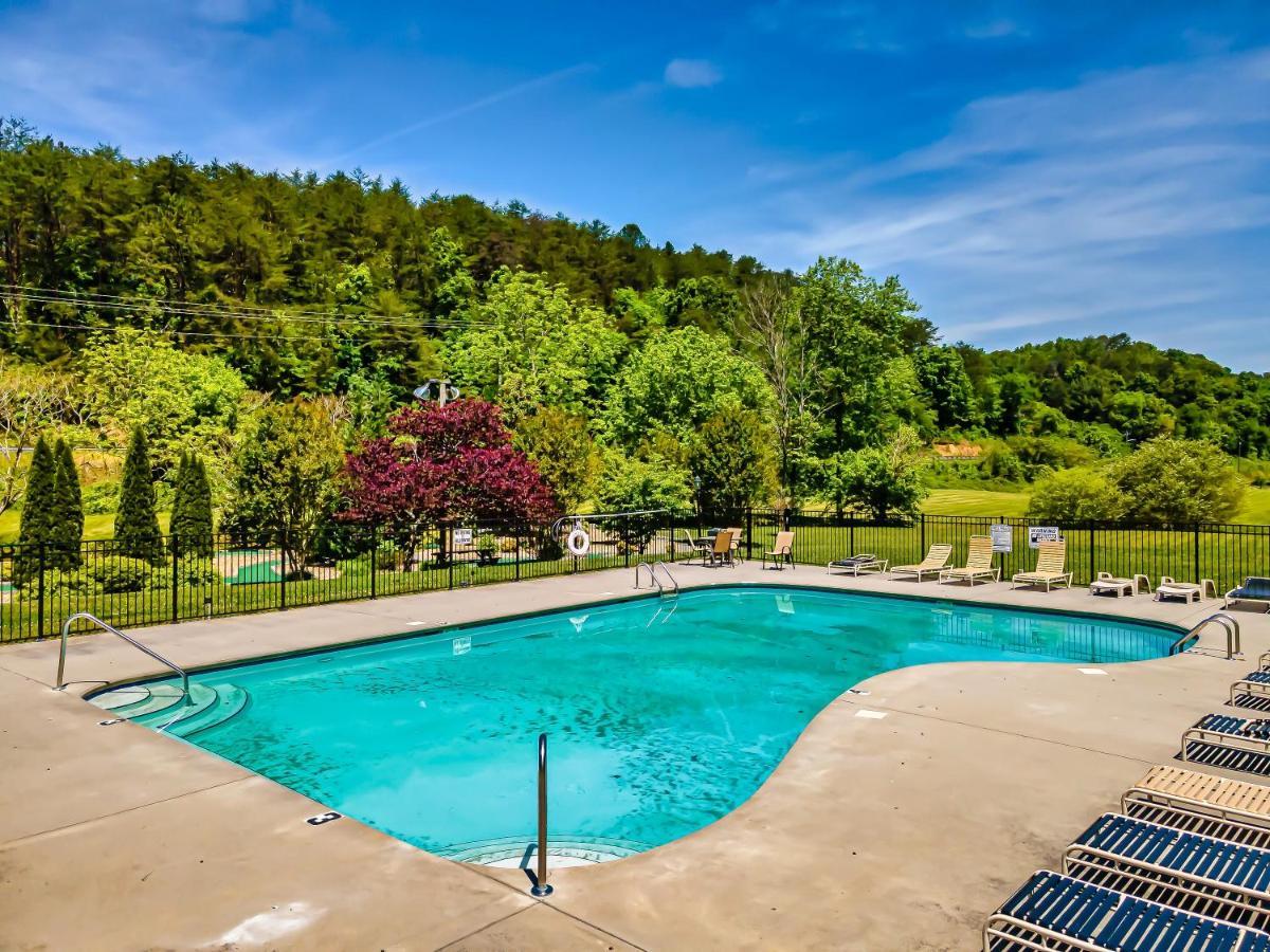 Summer Sale! Pool, Sauna, View, Hottub, Game Sevierville Luaran gambar